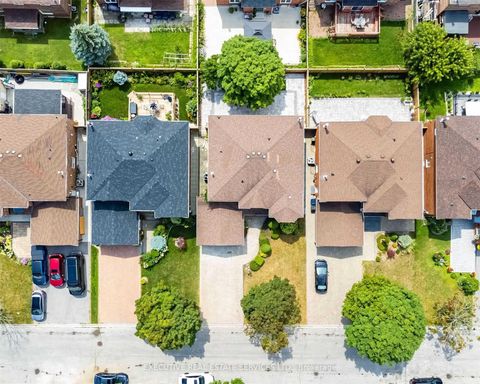 Photo 3 at 49 Bluenose Crescent, Highland Creek, Toronto