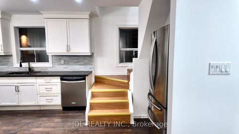 Photo 4 at 132 Edgecroft Road, Queensway, Toronto