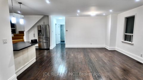 Photo 8 at 132 Edgecroft Road, Queensway, Toronto