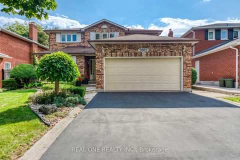 Photo 2 at 2082 Laurelwood Drive, WC Wedgewood Creek, Oakville