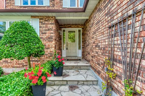 Photo 3 at 2082 Laurelwood Drive, WC Wedgewood Creek, Oakville