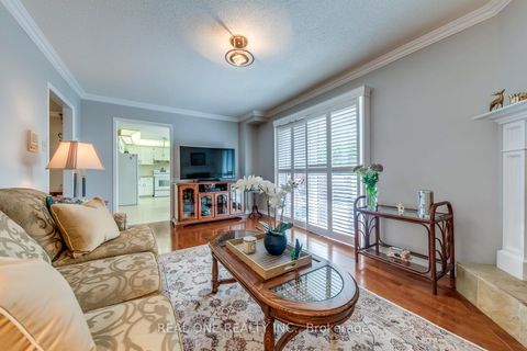 Photo 13 at 2082 Laurelwood Drive, WC Wedgewood Creek, Oakville