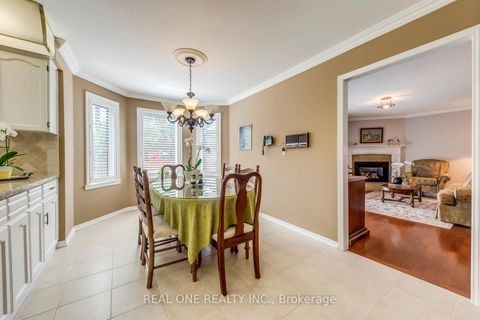 Photo 17 at 2082 Laurelwood Drive, WC Wedgewood Creek, Oakville