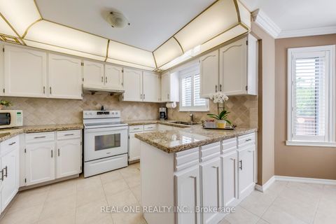 Photo 20 at 2082 Laurelwood Drive, WC Wedgewood Creek, Oakville