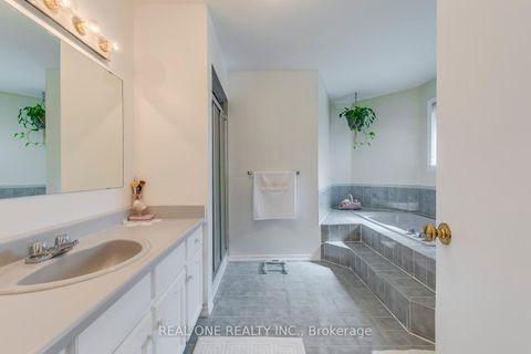 Photo 32 at 2082 Laurelwood Drive, WC Wedgewood Creek, Oakville