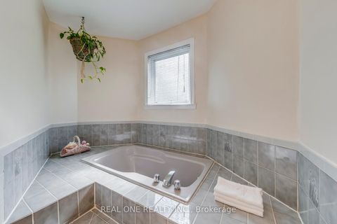 Photo 33 at 2082 Laurelwood Drive, WC Wedgewood Creek, Oakville