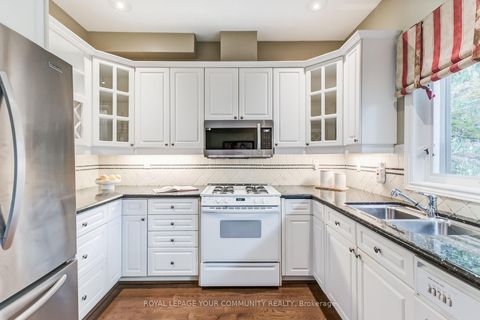 Photo 14 at 15 - 8038 Yonge Street, Uplands, Vaughan