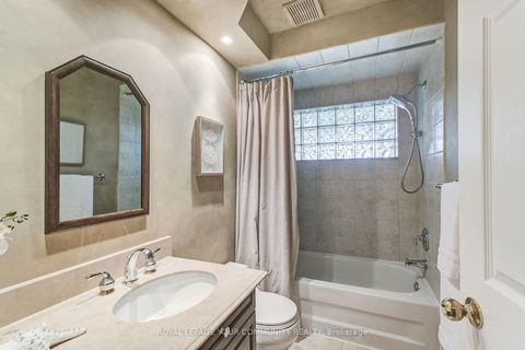 Photo 26 at 15 - 8038 Yonge Street, Uplands, Vaughan