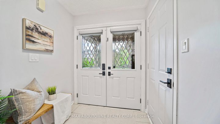 Photo 4 at 3153 Baron Drive, Churchill Meadows, Mississauga