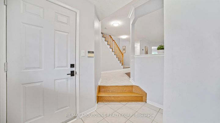 Photo 5 at 3153 Baron Drive, Churchill Meadows, Mississauga