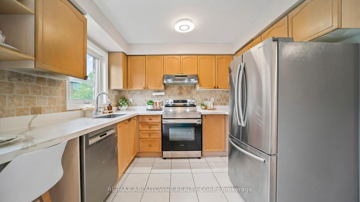 Photo 16 at 3153 Baron Drive, Churchill Meadows, Mississauga