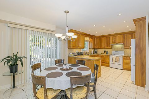 Photo 6 at 30 Rimmington Drive, Brownridge, Vaughan