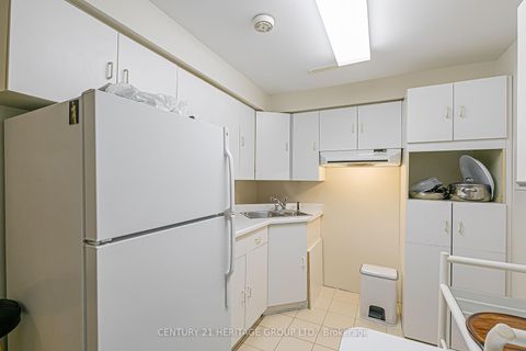 Photo 18 at 30 Rimmington Drive, Brownridge, Vaughan