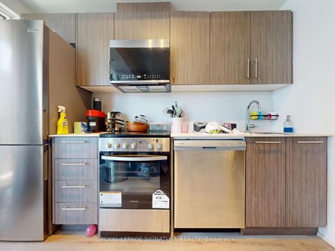 Photo 19 at 15 - 851 Sheppard Avenue W, Clanton Park, Toronto