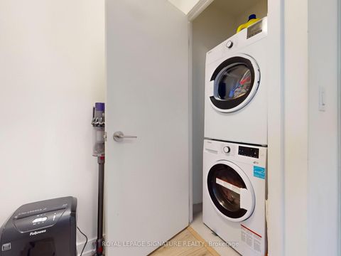 Photo 24 at 15 - 851 Sheppard Avenue W, Clanton Park, Toronto