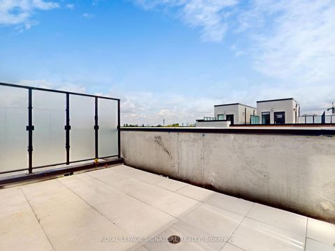 Photo 39 at 15 - 851 Sheppard Avenue W, Clanton Park, Toronto
