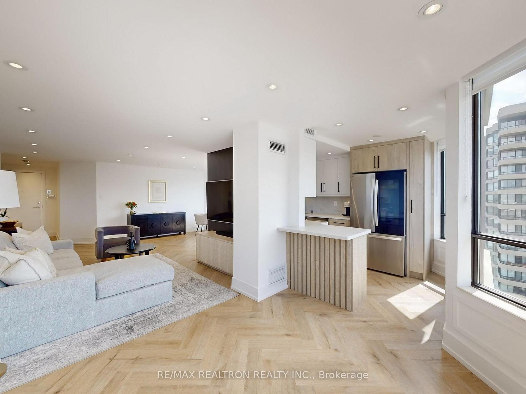 1111 - 7460 Bathurst Street, Brownridge, Vaughan 