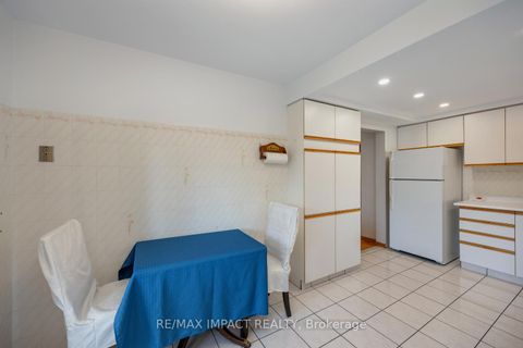 Photo 7 at 820 Bennett Crescent, Pinecrest, Oshawa