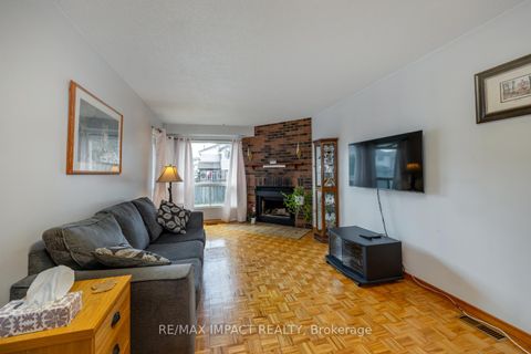 Photo 8 at 820 Bennett Crescent, Pinecrest, Oshawa