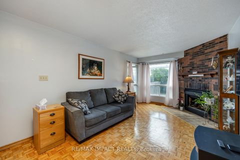 Photo 9 at 820 Bennett Crescent, Pinecrest, Oshawa