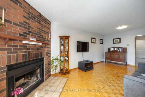 Photo 10 at 820 Bennett Crescent, Pinecrest, Oshawa