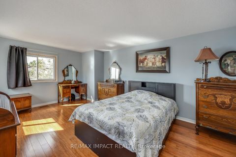 Photo 12 at 820 Bennett Crescent, Pinecrest, Oshawa