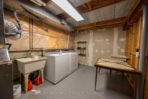 Photo 33 at 820 Bennett Crescent, Pinecrest, Oshawa