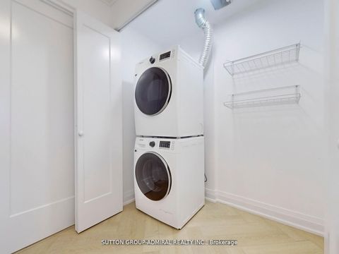 Photo 23 at 401 - 11 Townsgate Drive, Yorkhill, Vaughan