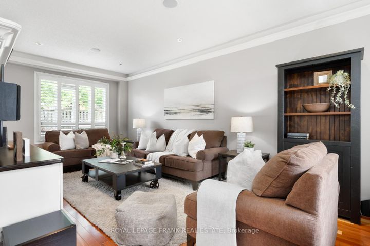 Photo 4 at 1089 Timberland Crescent, Pinecrest, Oshawa