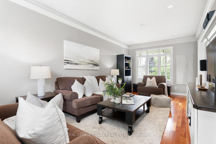 Photo 5 at 1089 Timberland Crescent, Pinecrest, Oshawa