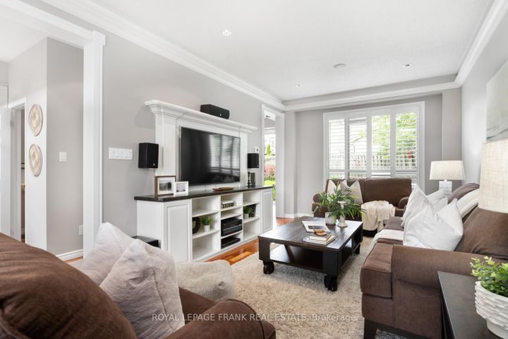 Photo 6 at 1089 Timberland Crescent, Pinecrest, Oshawa