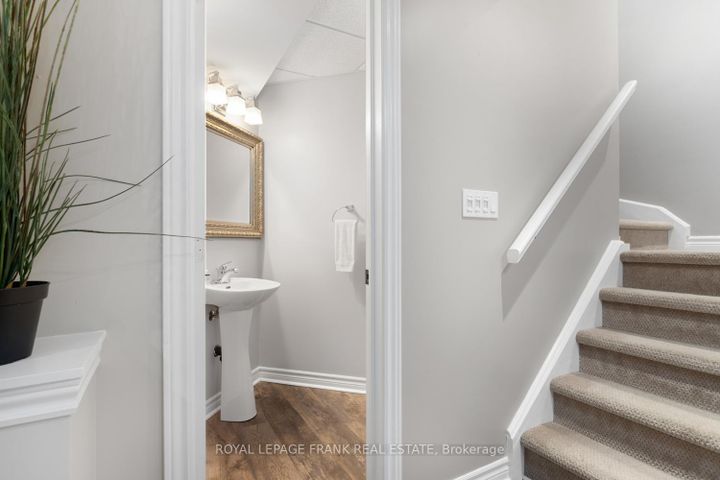 Photo 13 at 1089 Timberland Crescent, Pinecrest, Oshawa