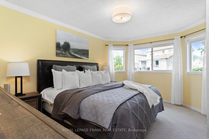 Photo 16 at 1089 Timberland Crescent, Pinecrest, Oshawa