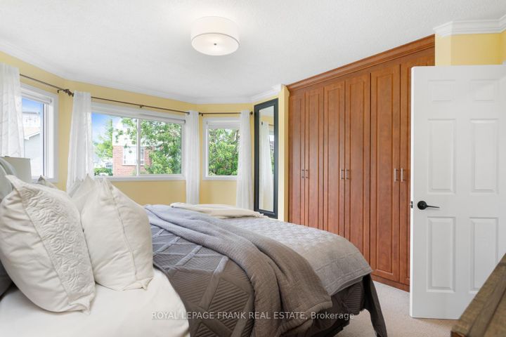 Photo 17 at 1089 Timberland Crescent, Pinecrest, Oshawa