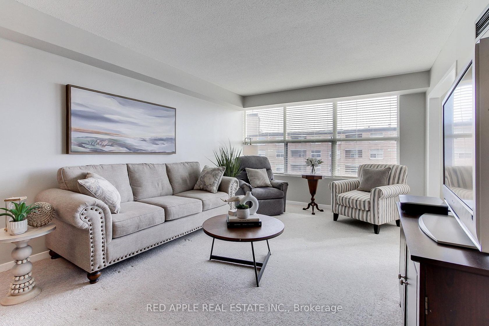 910 - 250 Davis Drive, Central Newmarket, Newmarket photo number 2 910 - 250 Davis Drive, Central Newmarket, Newmarket photo number 2