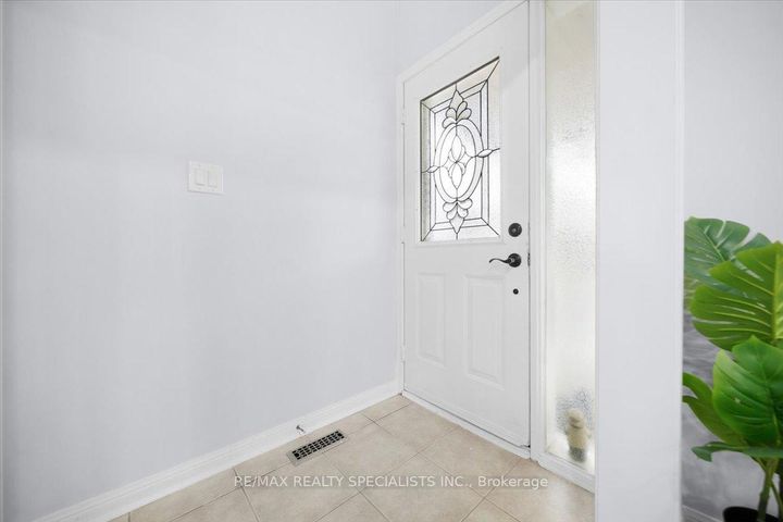 Photo 3 at 28 Redcastle Street, Fletcher's Meadow, Brampton