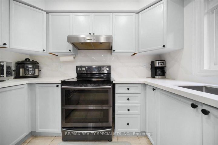 Photo 11 at 28 Redcastle Street, Fletcher's Meadow, Brampton