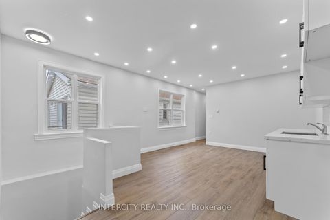 Photo 11 at 68 Greendale Avenue, Smythe, Toronto