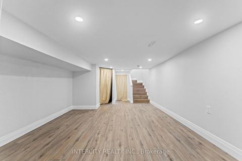Photo 18 at 68 Greendale Avenue, Smythe, Toronto