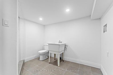 Photo 20 at 68 Greendale Avenue, Smythe, Toronto