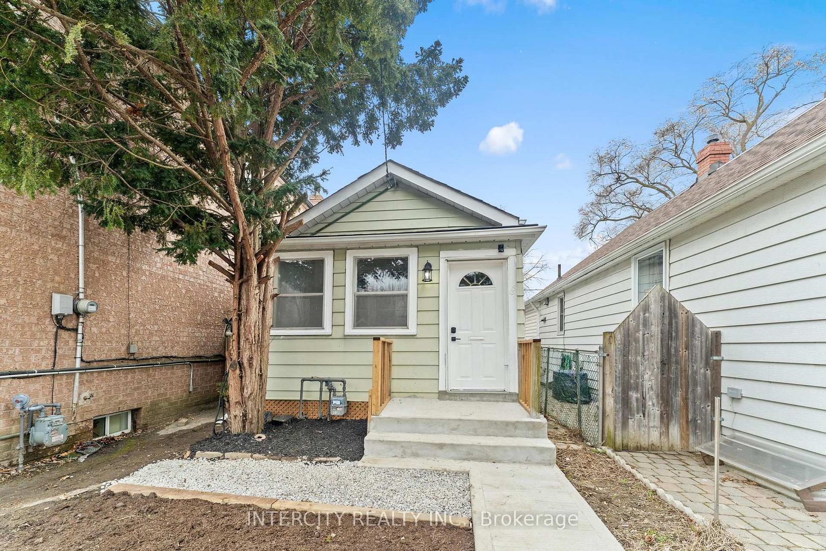 68 Greendale Avenue, Smythe, Toronto 