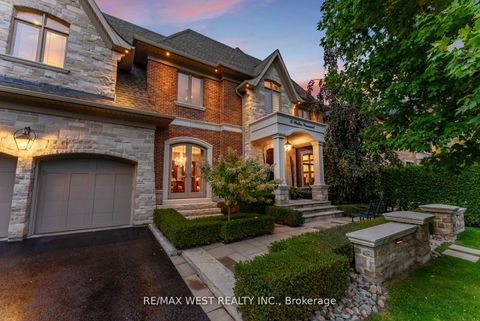 Photo 1 at 6 Weller Crescent, Maple, Vaughan