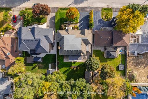 Photo 4 at 6 Weller Crescent, Maple, Vaughan