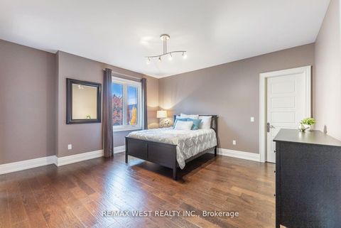 Photo 28 at 6 Weller Crescent, Maple, Vaughan