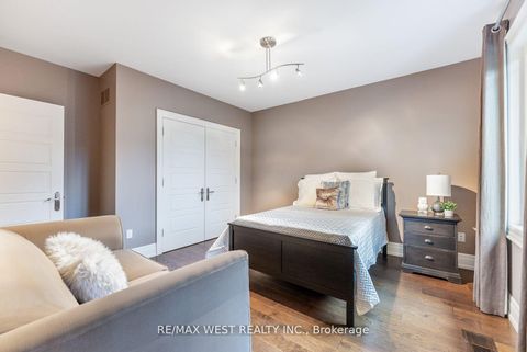 Photo 30 at 6 Weller Crescent, Maple, Vaughan
