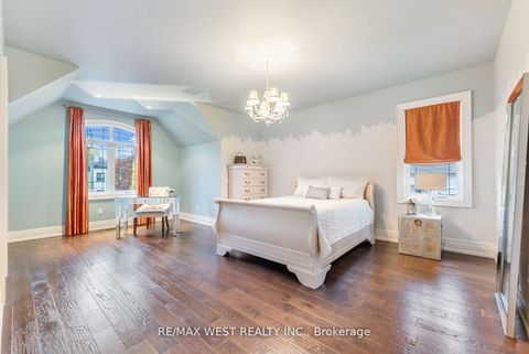 Photo 32 at 6 Weller Crescent, Maple, Vaughan