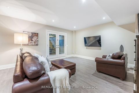 Photo 35 at 6 Weller Crescent, Maple, Vaughan