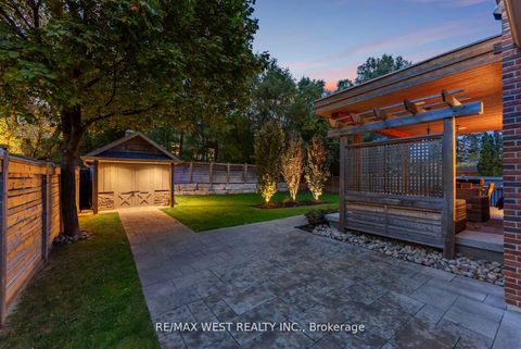 Photo 37 at 6 Weller Crescent, Maple, Vaughan