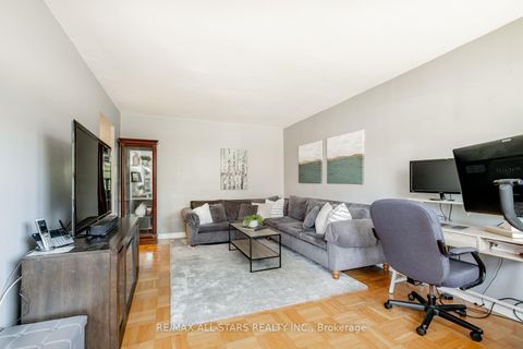 Photo 12 at 201 - 219 Wilson Avenue, Nortown, Toronto