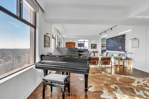 Photo 13 at 12 - 423 Avenue Road, St. Clair, Toronto